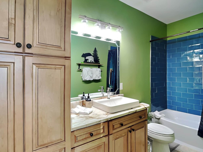Bathroom 3, 5 Solas Lodge by Jackson Mountain Rentals, Sevier