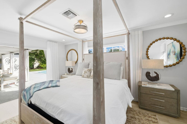 Room 3, Luxury Beach House With Golf Course View, Collier