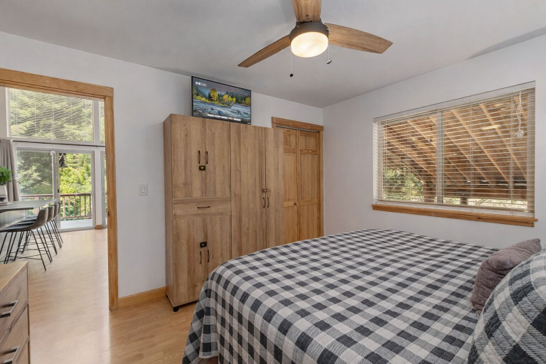 Bedroom 2, Raven Haven Lodge 2 Bedroom Home by RedAwning, Chelan