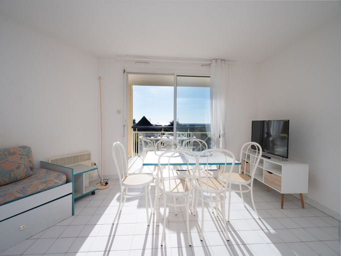 Living room 3, Retreat for 8 With Shared Pool, Hérault
