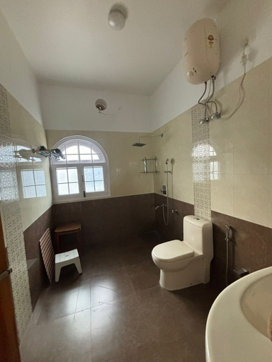 Bathroom 2, White House By Kulut, Kullu