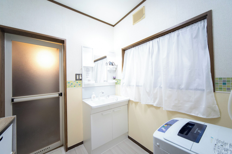 Bathroom 3, Awaji Egaosakuie Tonouchi, Awaji