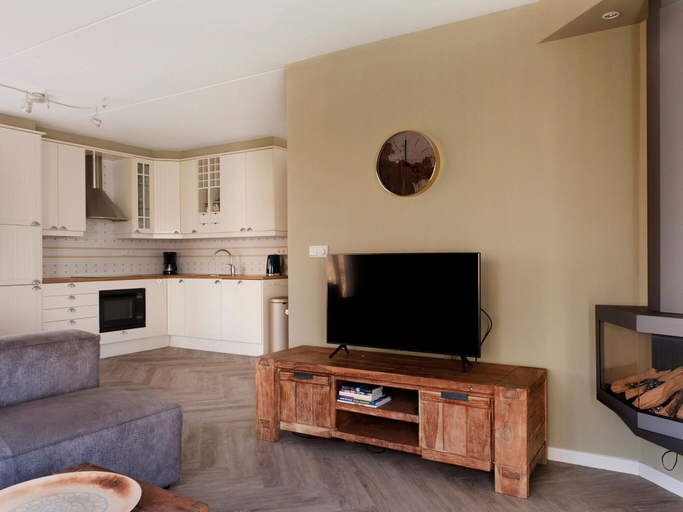 Living room 5, Holiday Home With Sauna, Outdoor spa, Tytsjerksteradiel