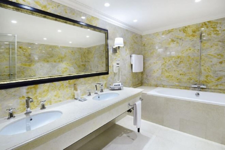 Bathroom 4, Ambassadori Tbilisi Hotel, Tbilisi