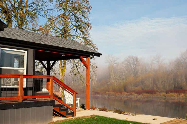 Interior 5, Skyriver Escape Riverfront With Hot Tub, Snohomish