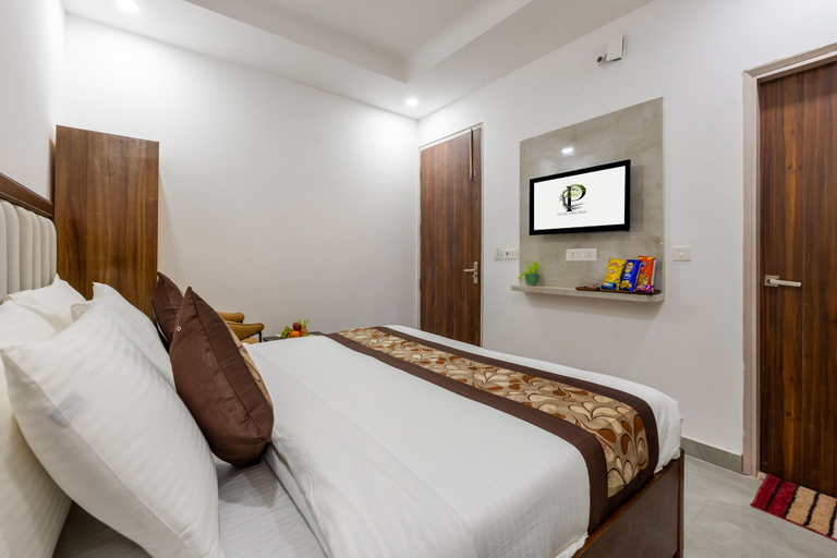 Room 4, Hotel park Tree I Sec-63a I Noida, Gautam Buddha Nagar