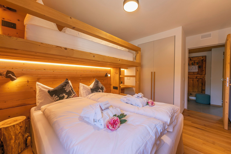 Bedroom 2, Besseghini Apartments, Sondrio