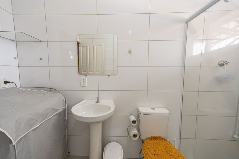 Room 2, Casa Para 6 Pessoas com Churrasqueira em Peru be, Peruíbe