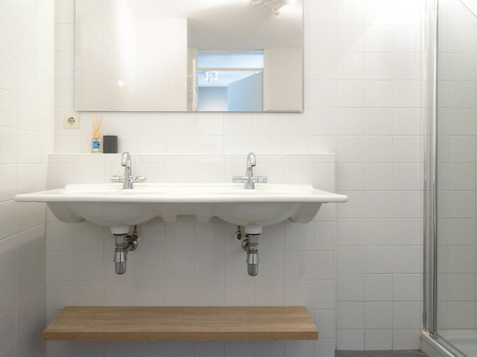 Bathroom 4, Apartment in Den Haag for 5 Person, Den Haag