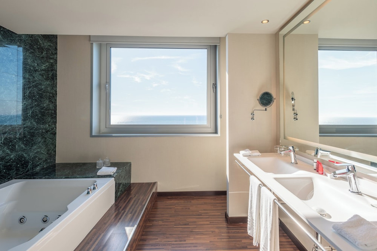 Bathroom 5, Leonardo Royal Hotel Barcelona Forum, Barcelona