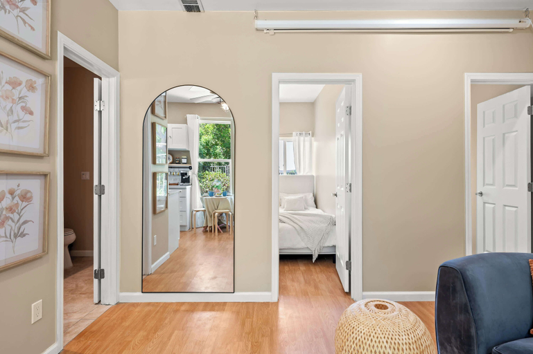 Room 3, Modern Cozy Stay w Outdoor Patio Grill, San Bernardino