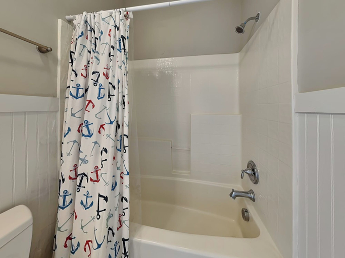 Bathroom 4, Eagles' Landing by Topsail Realty, Pender