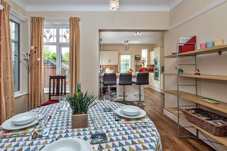 Food & Drinks 5, Cottage in Rhos-on-sea Near Sandy Beach, Conwy