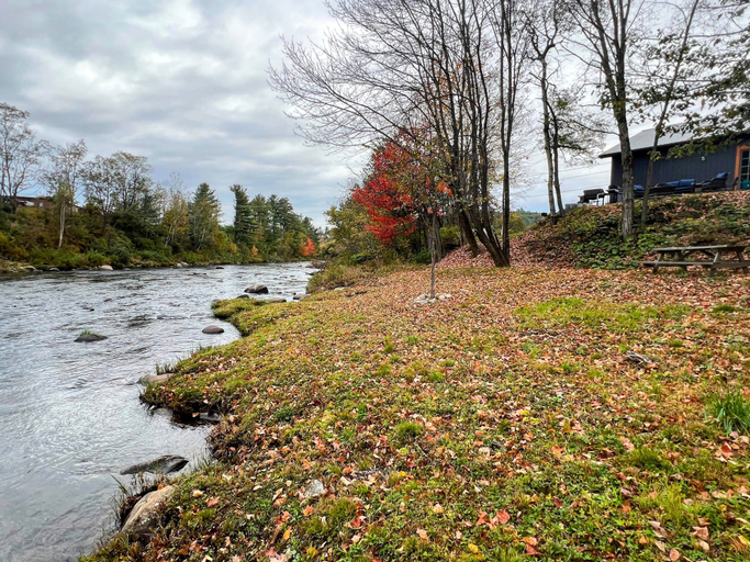 Interior 5, 37pa Superbly Appointed Riverfront Home in Littleton! Skiing, Hiking, Firepit, wif, Grafton