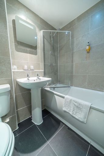 Bathroom 4, The Everglades Park Hotel, Halton