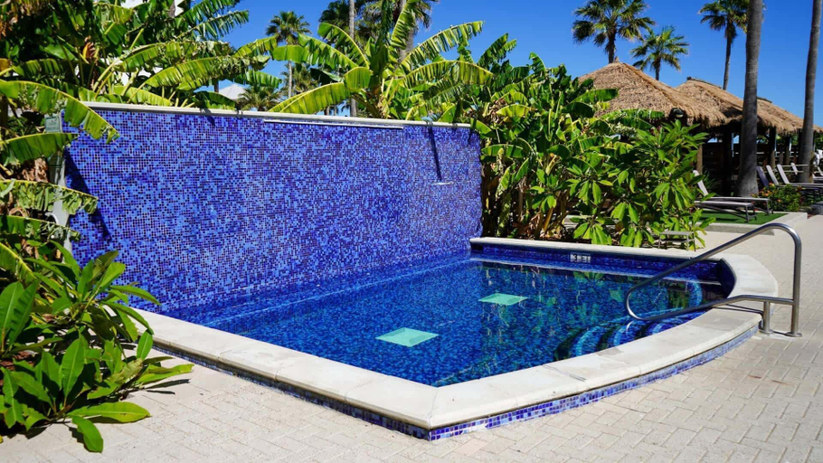 Pool 2, Stunning 17th Floor Spacex Direct Views Luxe 3 Bedroom Apts, Cameron