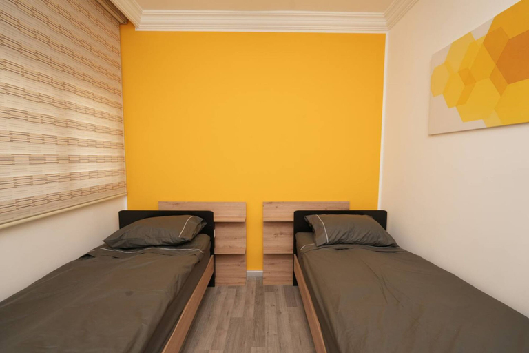 Room 3, The Yellow Apartment Badaro 3 Bdrm 24 7 Electric, Beirut