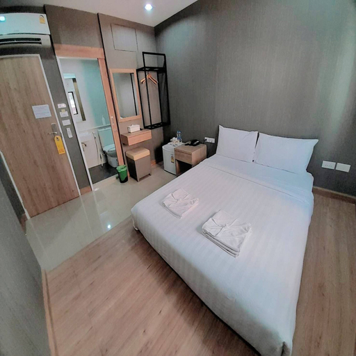 Room 2, Premium Double Retreat Unwind in Style, Ratchathewi
