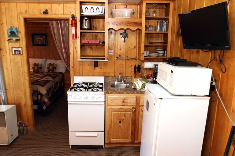 Private kitchen, Lazy R Cottages: 1 1 Bedroom Apts, Larimer