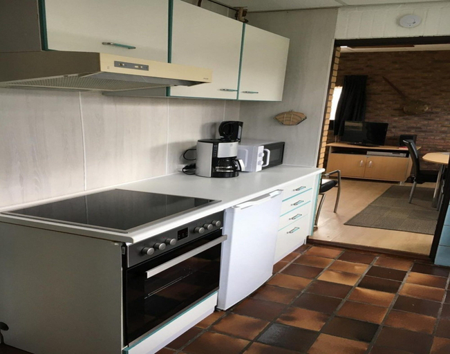 Room 5, Appealing Bungalow With Large Garden, Zijpe