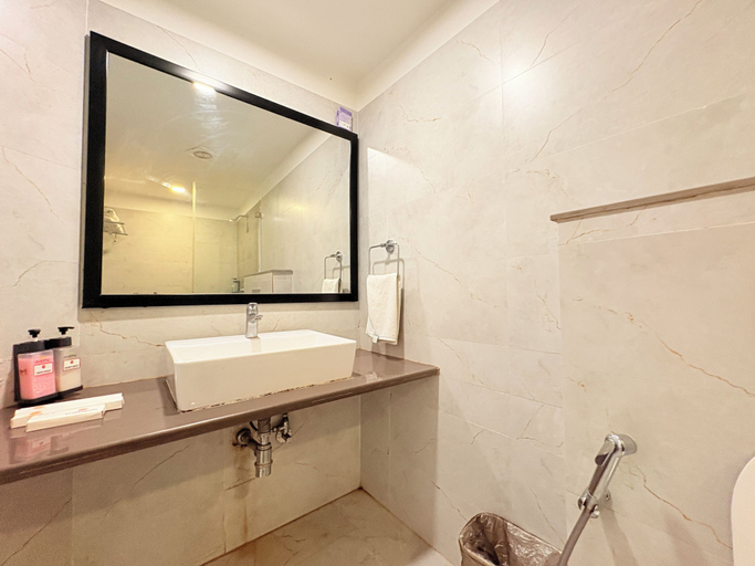 Bathroom 3, Hotel Prabhupada Puri, Puri