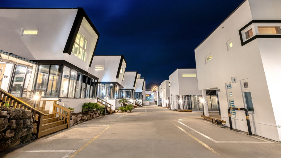 Exterior & Views 2, Mungyeong The Most Pool Villa, Mungyeong