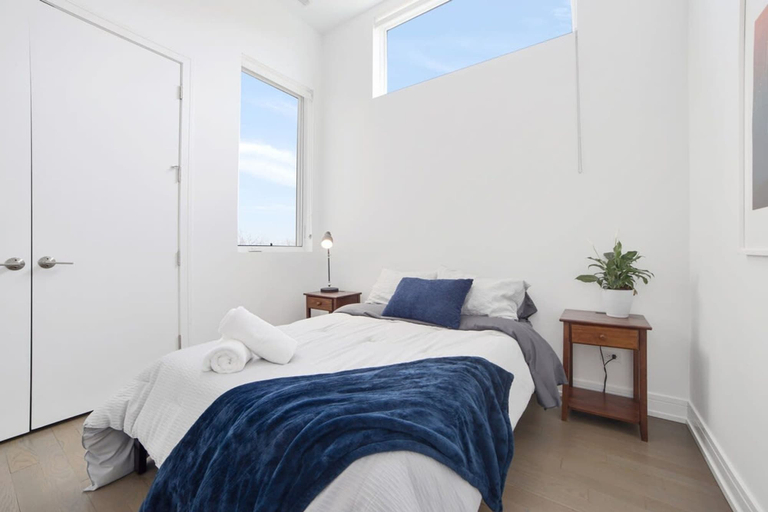 Room 5, Stunning 4BD Penthouse in Ukrainian Village, Cook