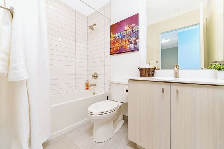 Room 5, High Rise 1BR Building With Gorgeous Views, Waterloo