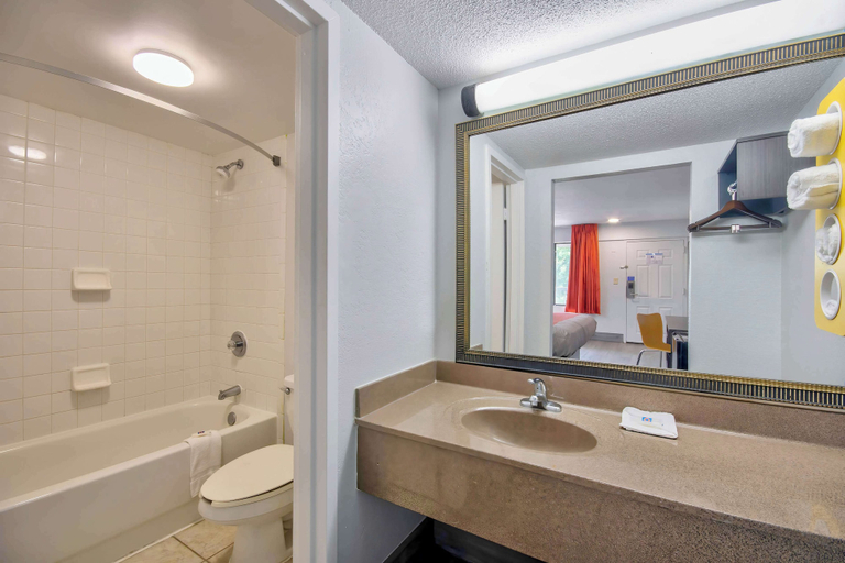 Bathroom 4, Motel 6 Lafayette, LA, Lafayette