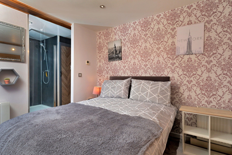 Room 3, Barn in Whitby Near Coastal Footpath, North Yorkshire
