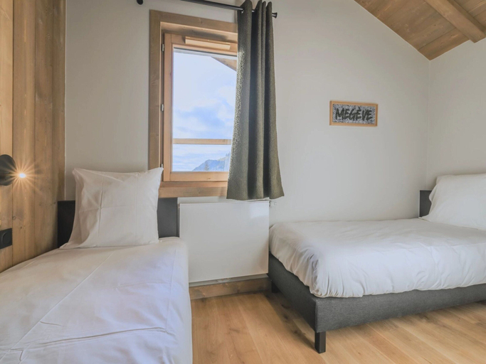 Room 3, Spacious Alpine Apartment With Jacuzzi, Haute-Savoie