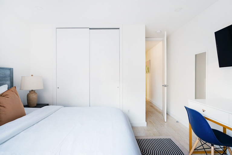 Room 5, 75-4b Duplex 3BR Brand new W D Prime UES, New York