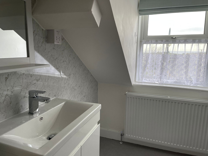 Bathroom 4, Tintagel Arms Bed and Breakfast, Cornwall