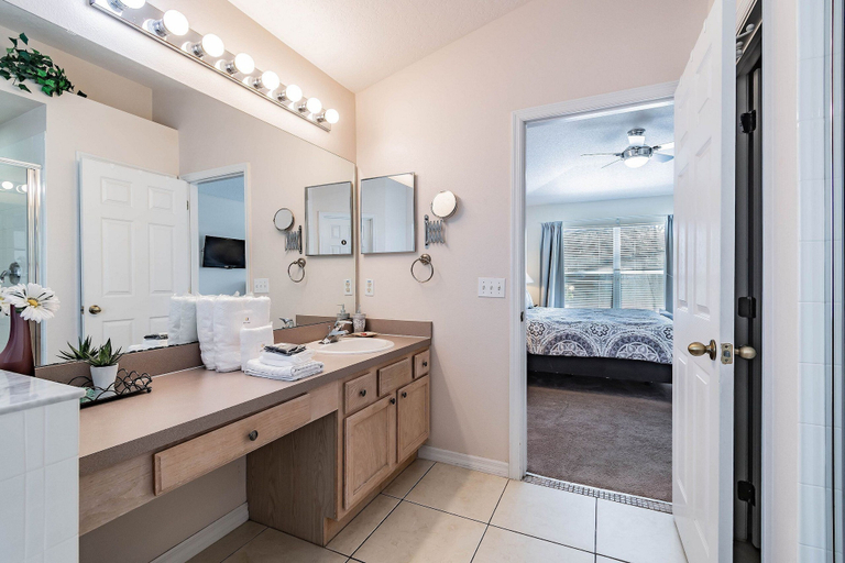 Bathroom 4, Villa With Private Pool in Lake Berkley Resort, Osceola