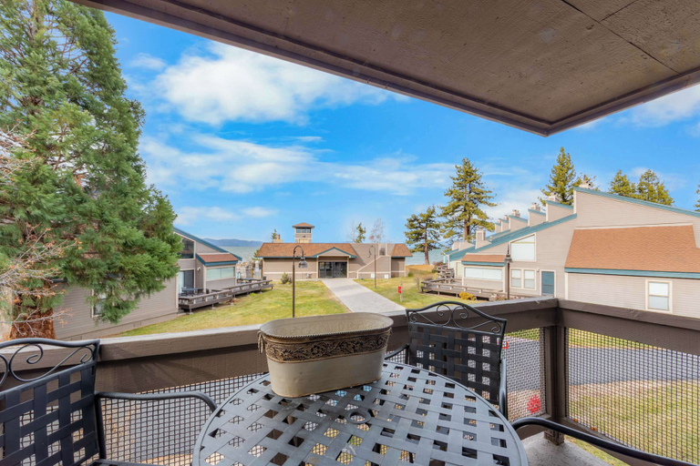 Outdoor dining 5, Aspen Edge, Lakefront and Loft, El Dorado