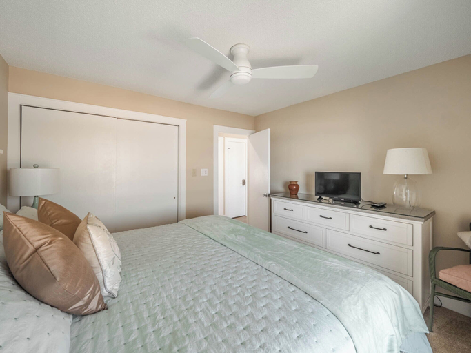Bedroom 2, Beach Coma by Topsail Realty, Pender
