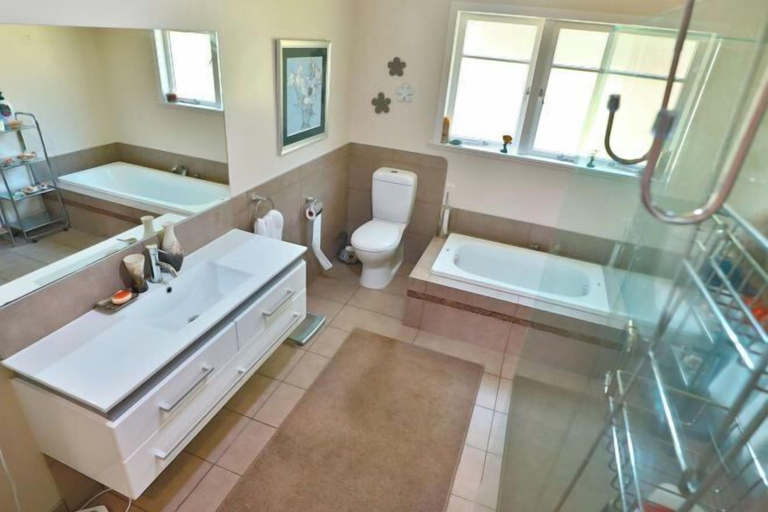 Bathroom 3, Magpie Cottage - Homestay B&B, Ruapehu