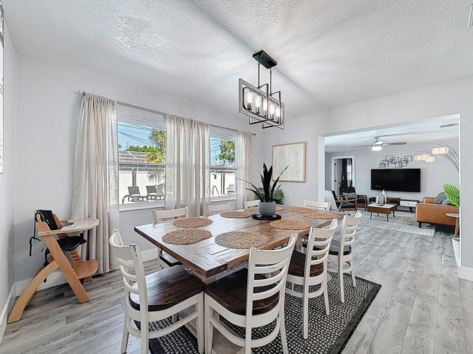 Interior 4, 3485 Floral Drive SE, Pinellas