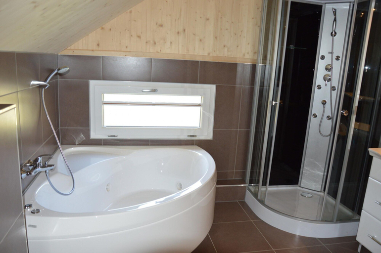 Others 2, Pleasant Chalet With Sauna, Murau