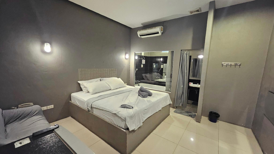 Bedroom 2, Heaven Inn, Si Racha