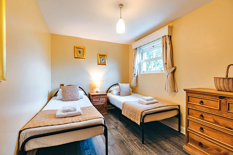 Room 2, Netley Hall - Jasmine, Shropshire