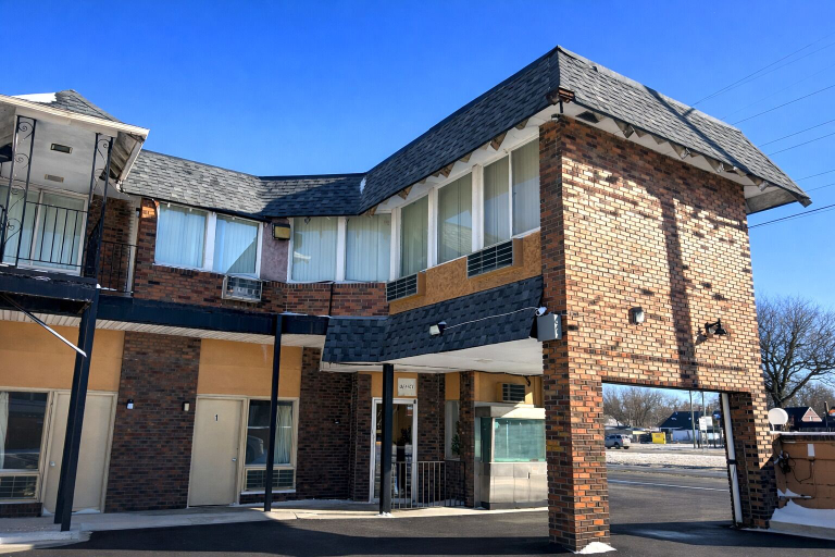 Exterior 3, The Queen B Motel, Detroit-Warren, Macomb