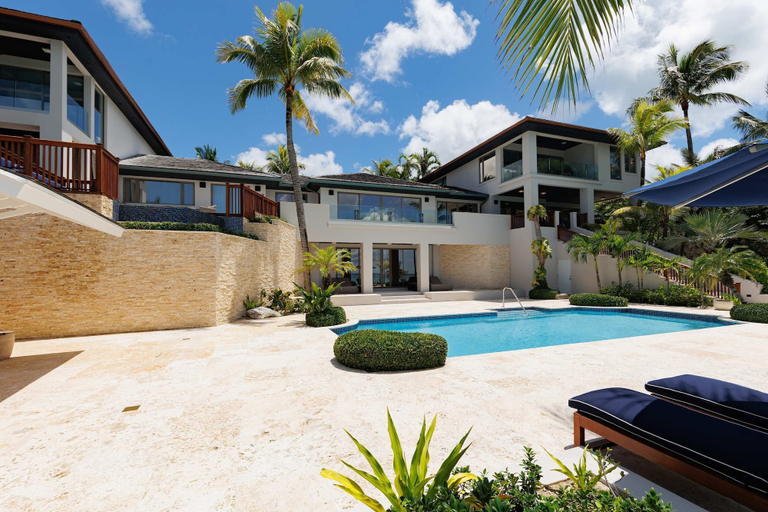 Room 3, Newly Renovated Notos Cove Villa Property