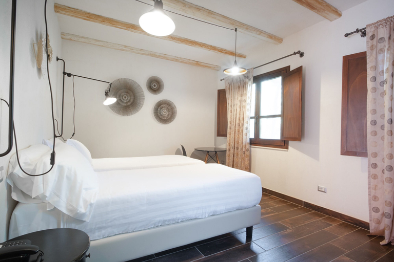 Room 5, Hotel with swimming pool in Bari Sardo, Ogliastra