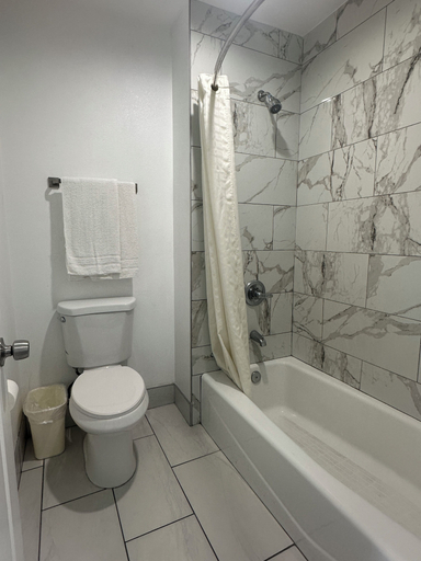 Bathroom 3, Playa Inn Motel - Long Beach - LA, Los Angeles