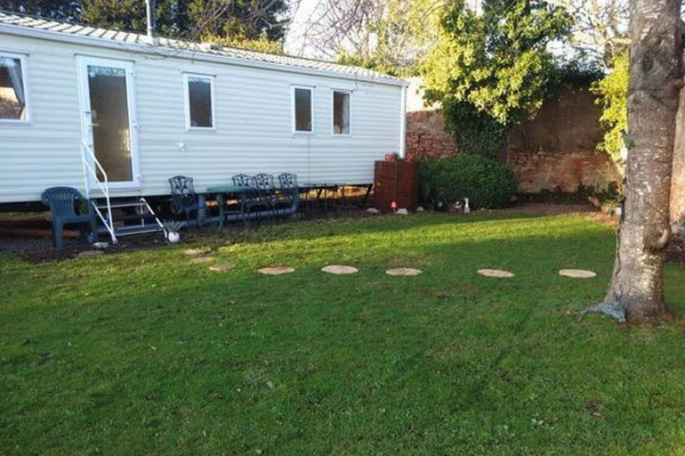 Property grounds 3, Cabin Sleeps 5-6, Patio, Pets, Edinburgh Festival, East Lothian