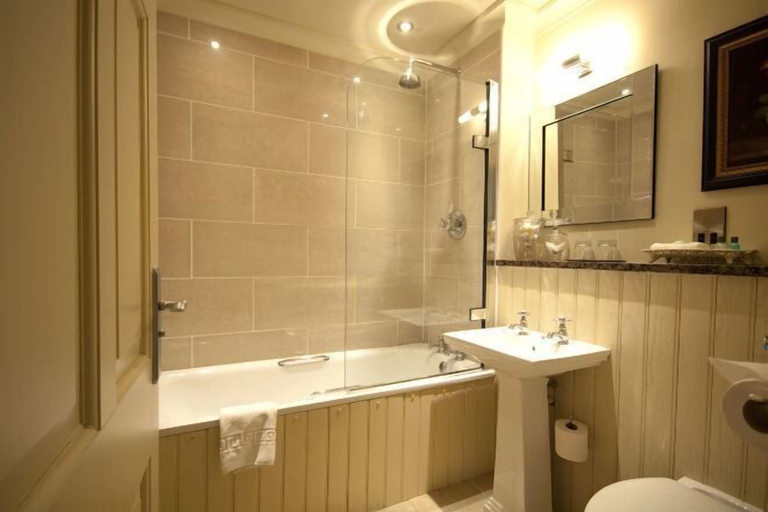 Bathroom, Cbh Whitley Hall Country House Hotel, Sheffield