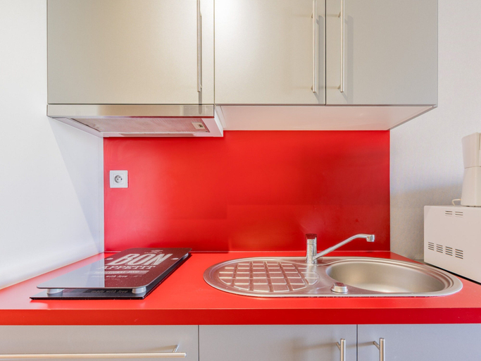 Private kitchen 5, Cosy Apartment Near Sandy Beach, Hérault
