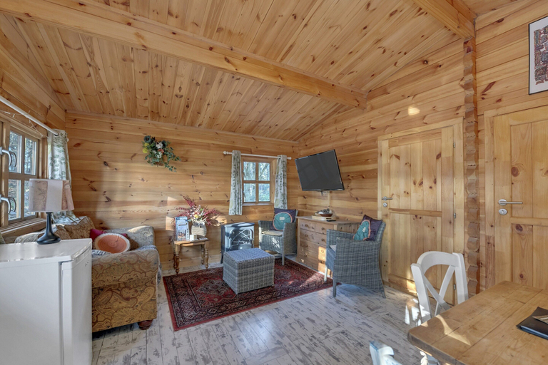 Living room 3, Lodge in Suffolk Near Scenic Trails, Suffolk