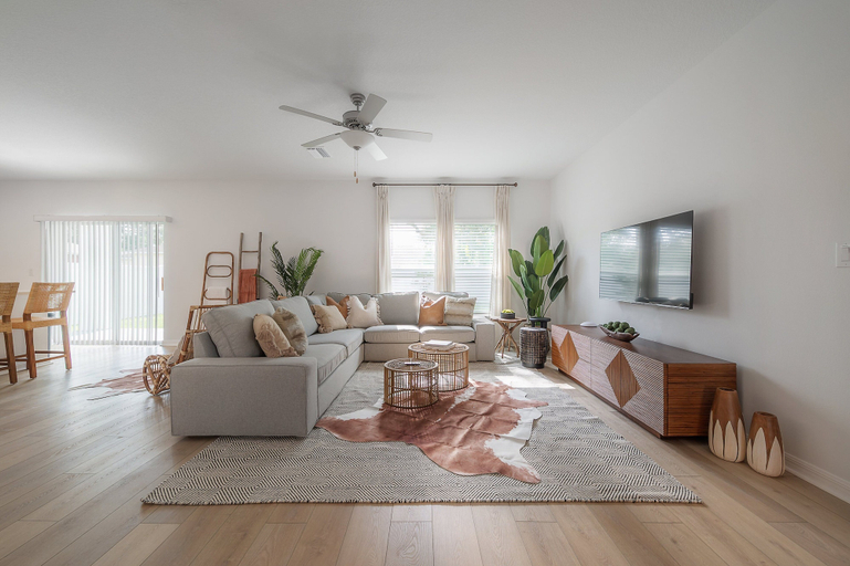 Living area, 2405 E 19th Ave, Hillsborough